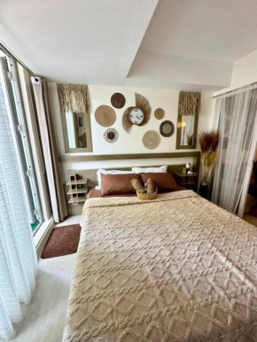Azure Urban Resort - Aesthetic & Cozy staycation